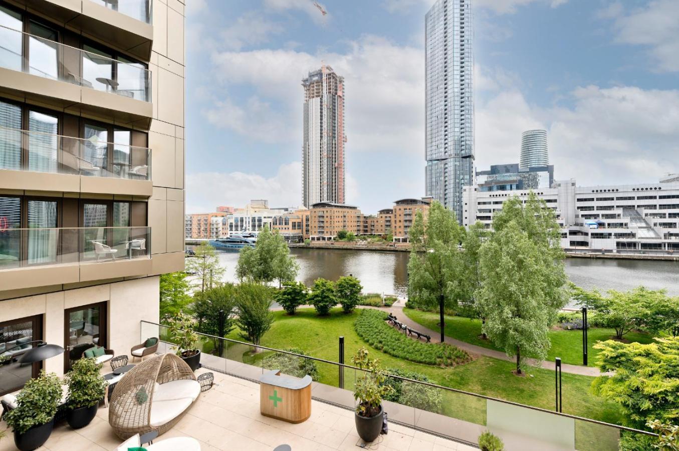 Elegant And Modern Apartments In Canary Wharf Right Next To Thames London Exterior photo